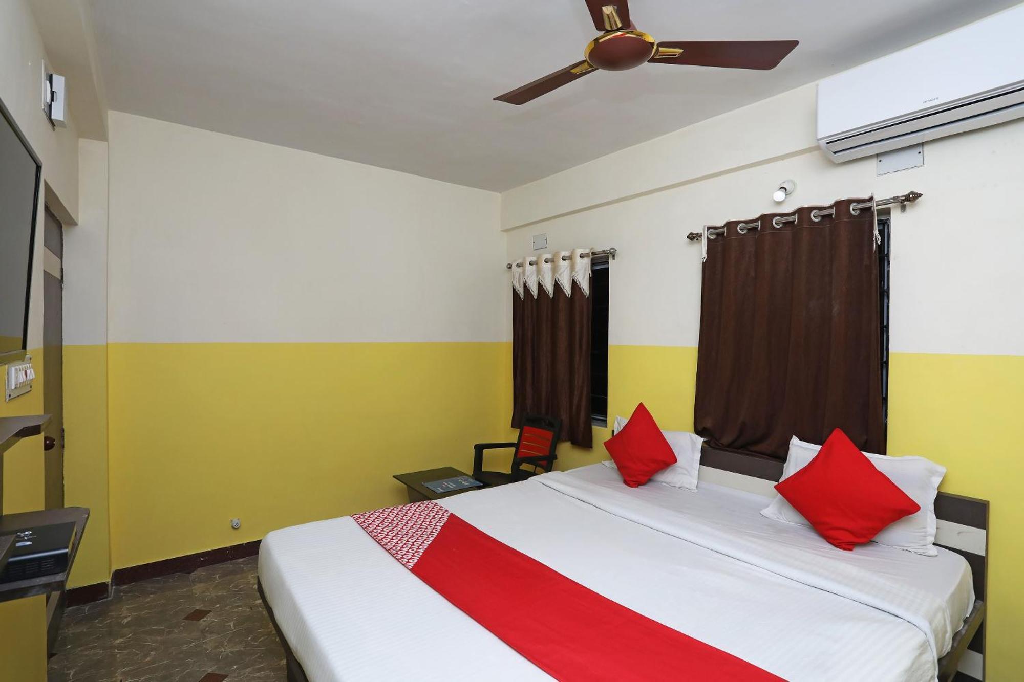 Oyo 26152 Hotel Aarush 迪卡 外观 照片