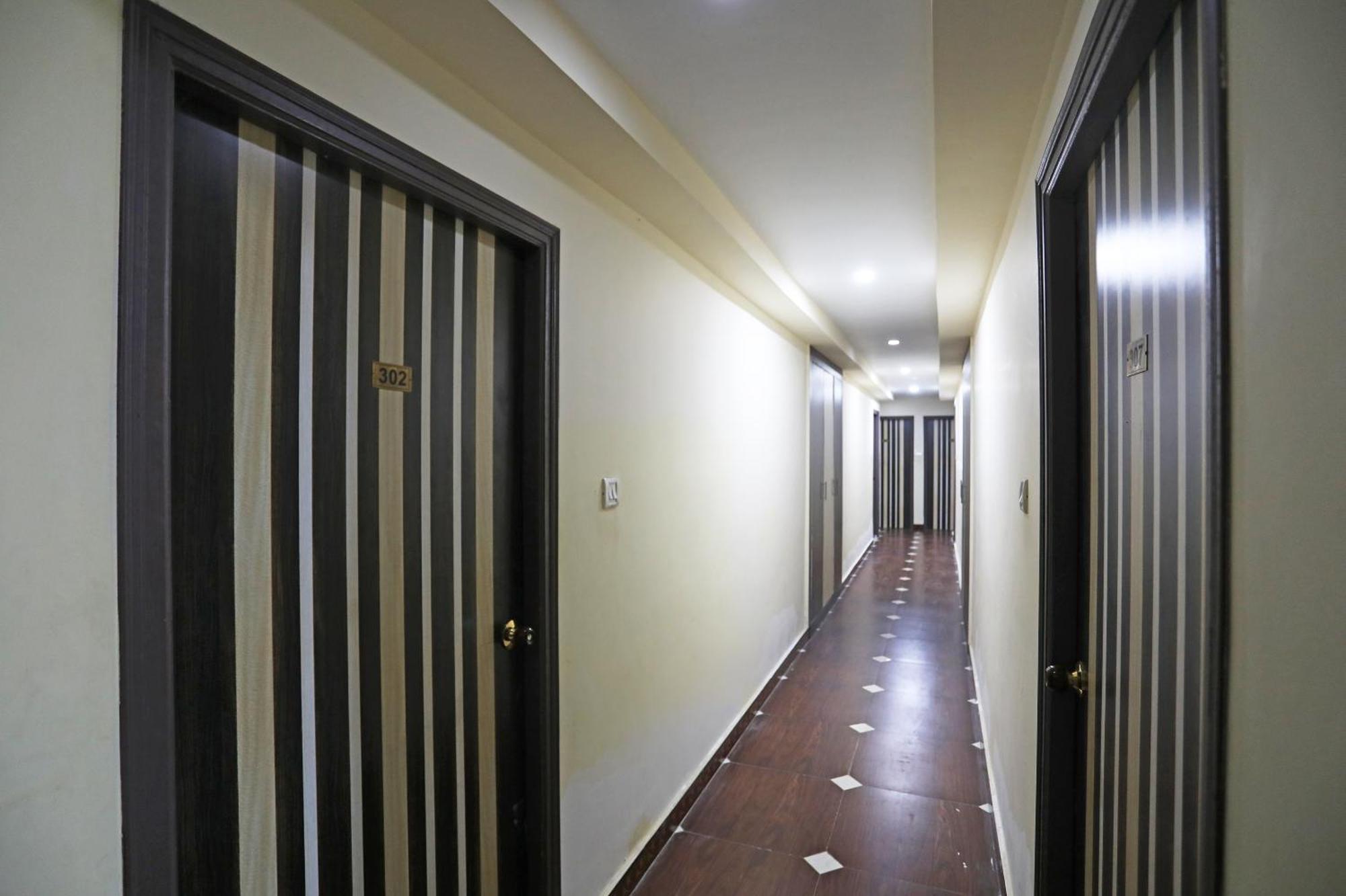 Oyo 26152 Hotel Aarush 迪卡 外观 照片